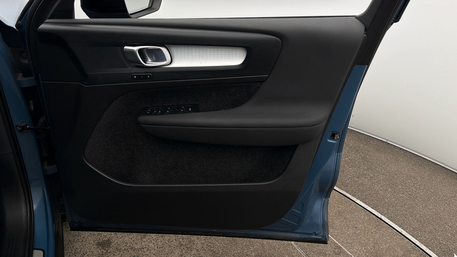 Used Volvo XC40 2023 for sale - 77938332: Photo 14