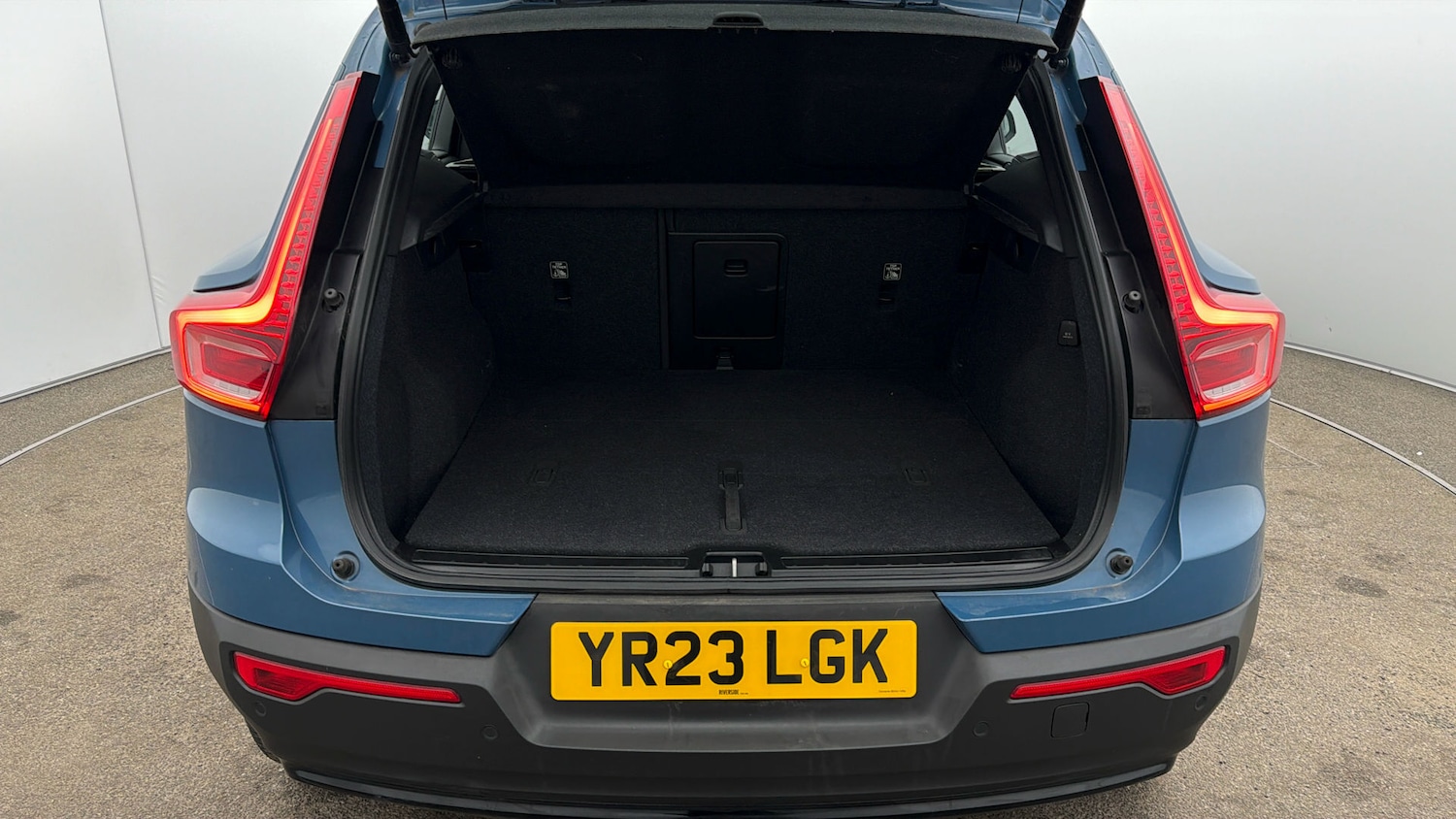 Used Volvo XC40 2023 for sale - 77938332: Photo 16