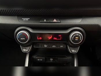 Used Kia Stonic 2023 for sale - 78976119: Photo