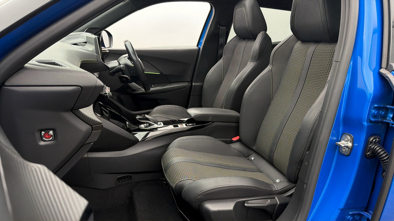 Used Peugeot E-2008 2021 for sale - 78080450: Photo 13