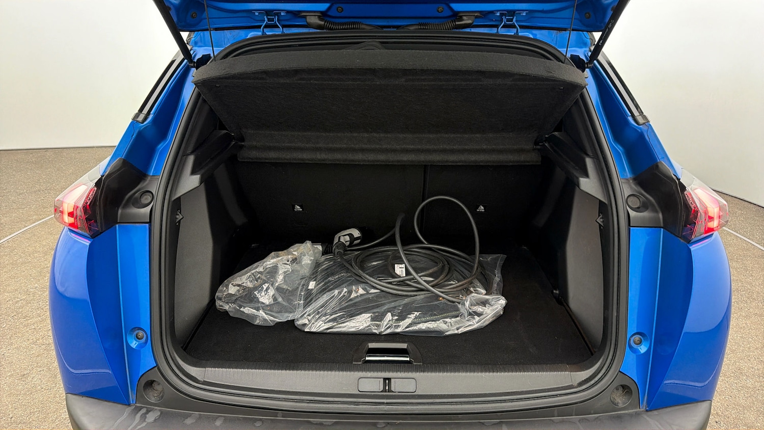 Used Peugeot E-2008 2021 for sale - 78080450: Photo 16