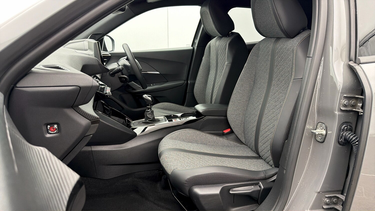 Used Peugeot 2008 2023 for sale - 77945652: Photo 13