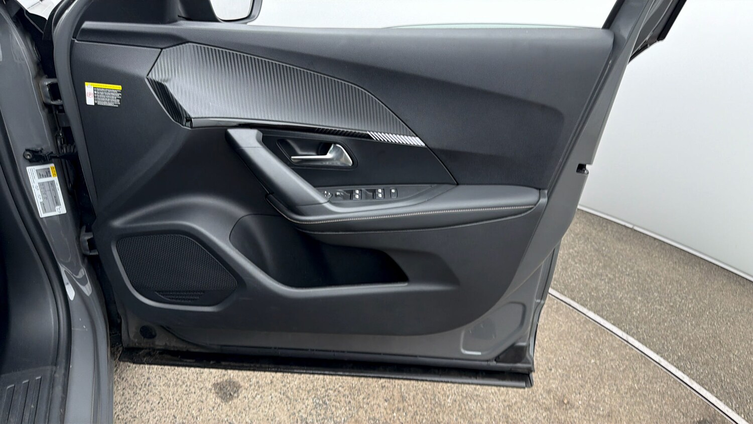 Used Peugeot 2008 2023 for sale - 77945652: Photo 14