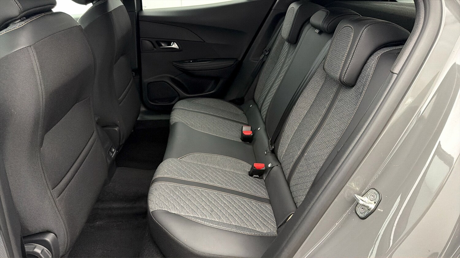 Used Peugeot 2008 2023 for sale - 77945652: Photo 15