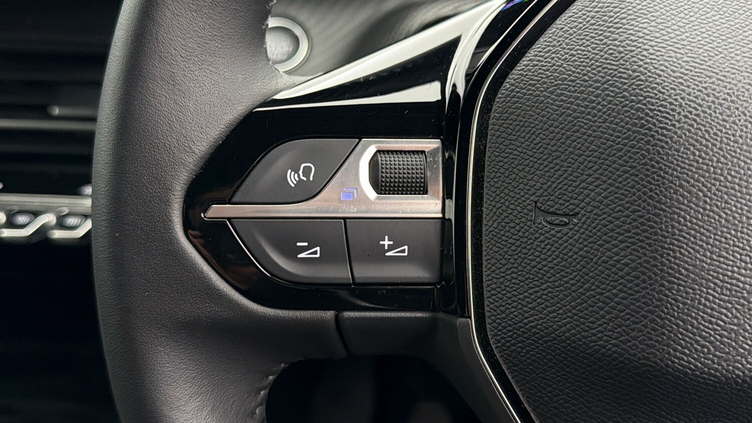 Used Peugeot 2008 2023 for sale - 77945652: Photo 23