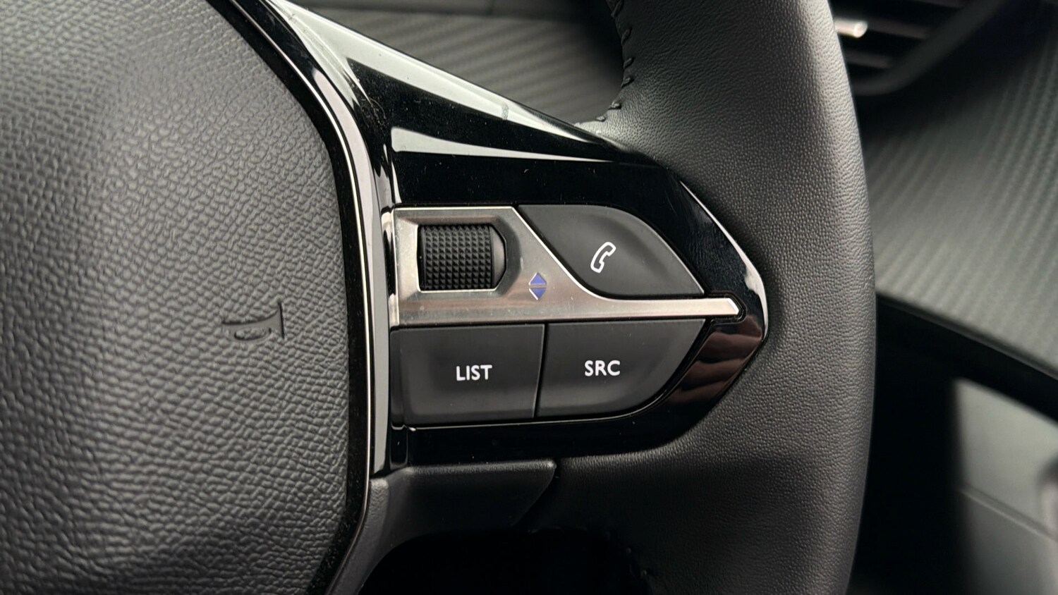 Used Peugeot 2008 2023 for sale - 77945652: Photo 24