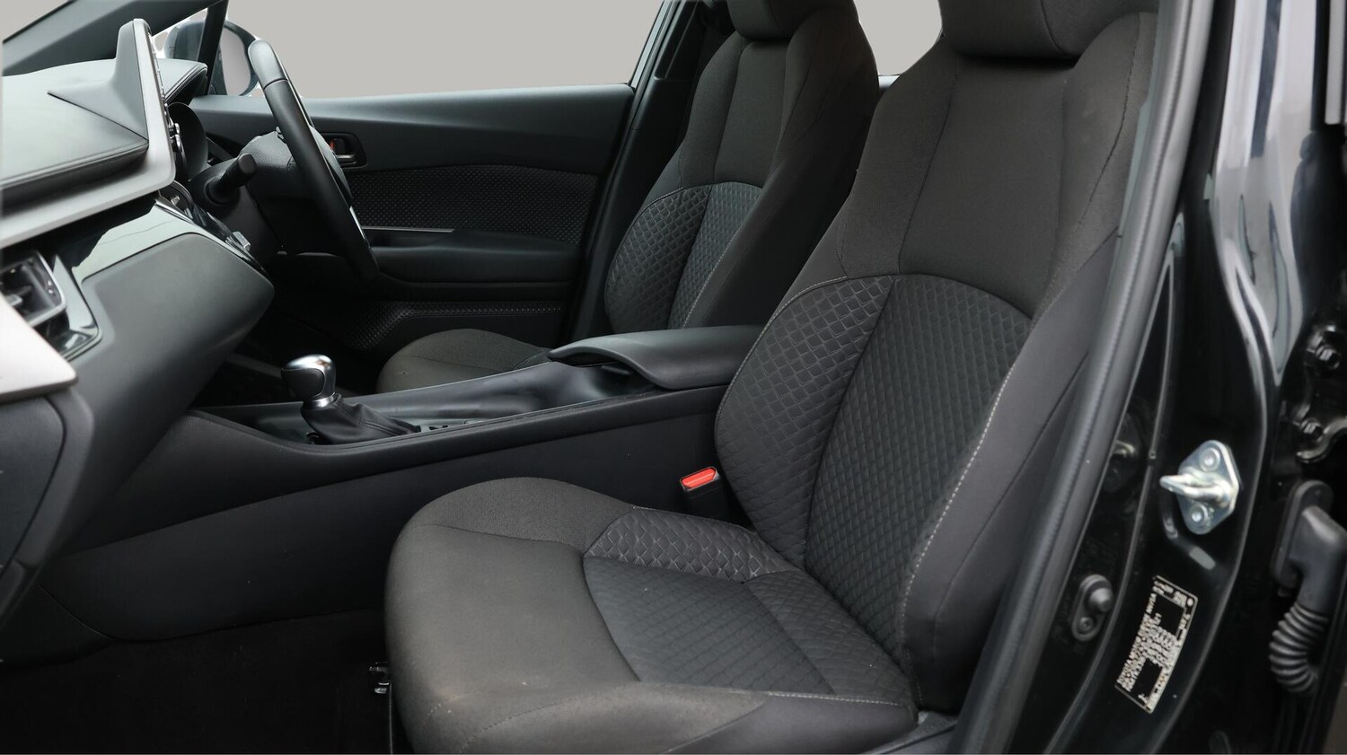 Used Toyota C-HR for sale - 76728459: Photo 15