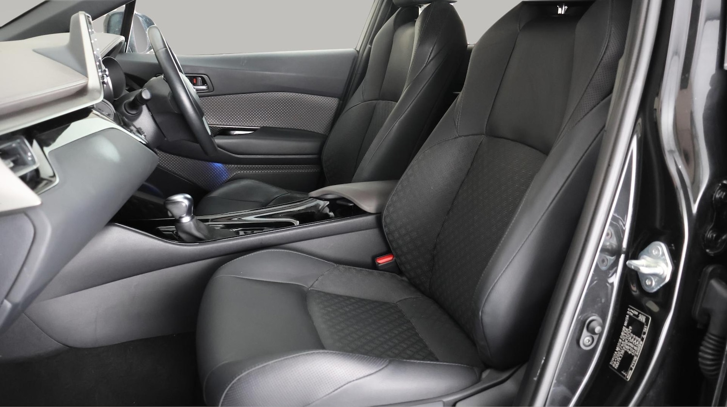 Used Toyota C-HR 2021 for sale - 76657076: Photo 15