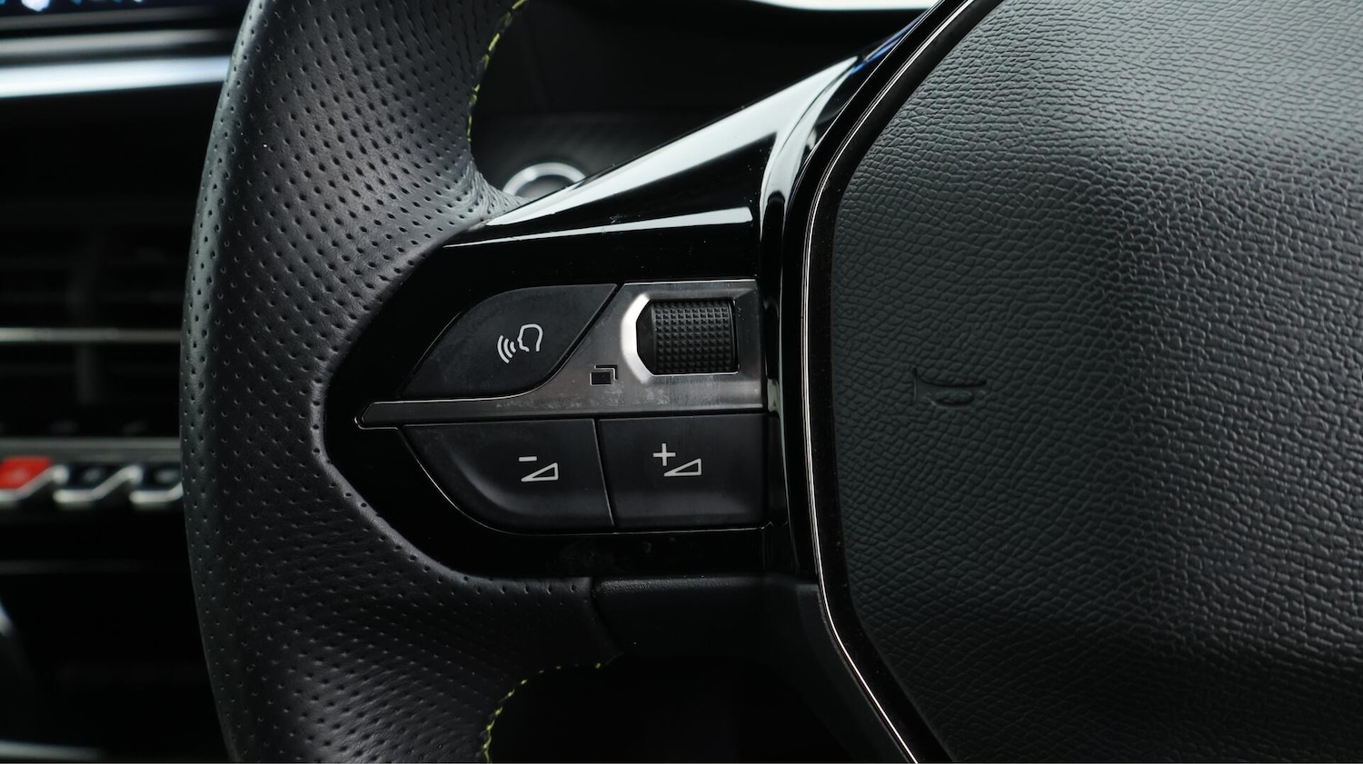 Used Peugeot E-2008 2021 for sale - 76388097: Photo 26