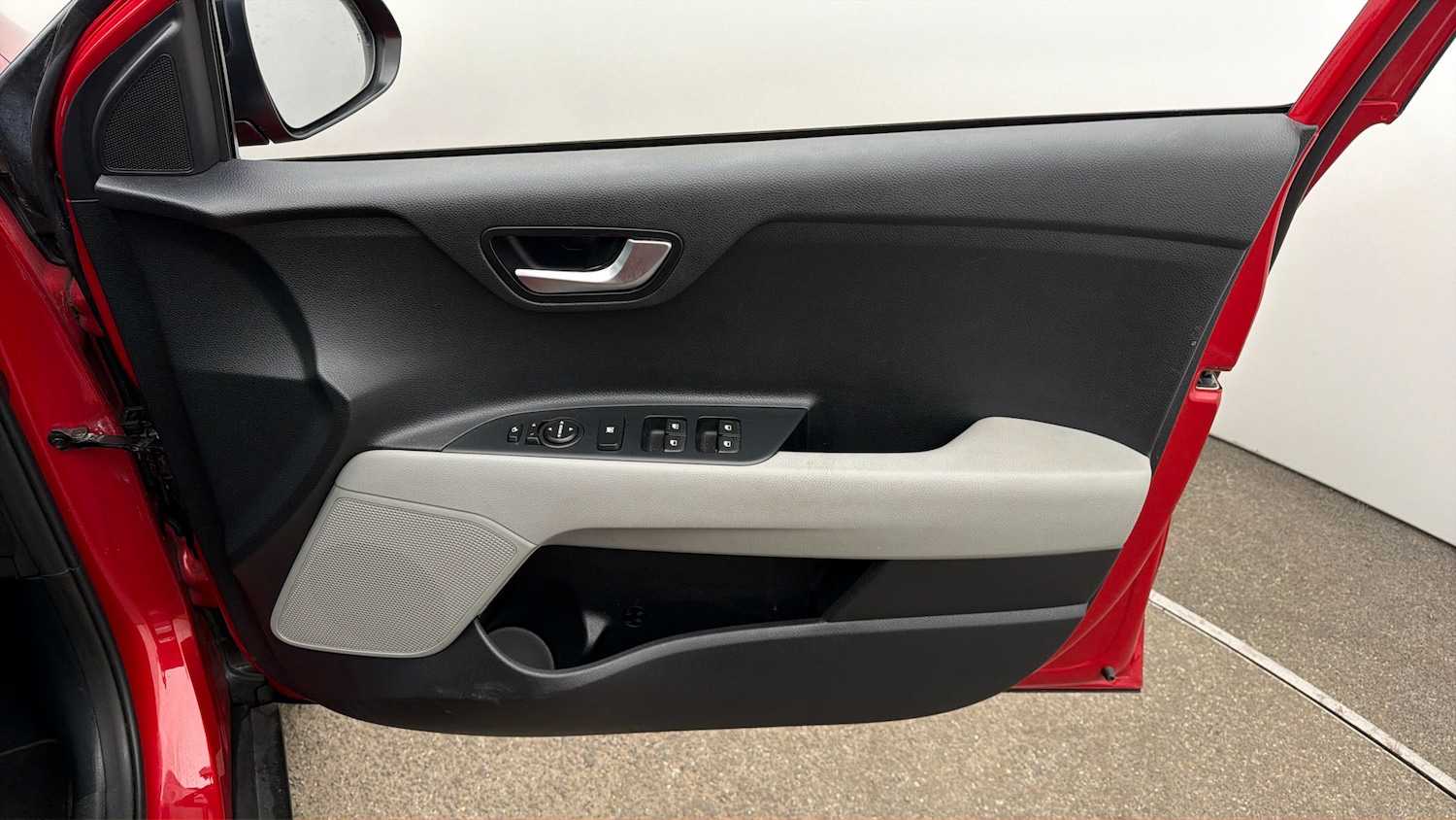 Used Kia Stonic 2019 for sale - 78038727: Photo 14