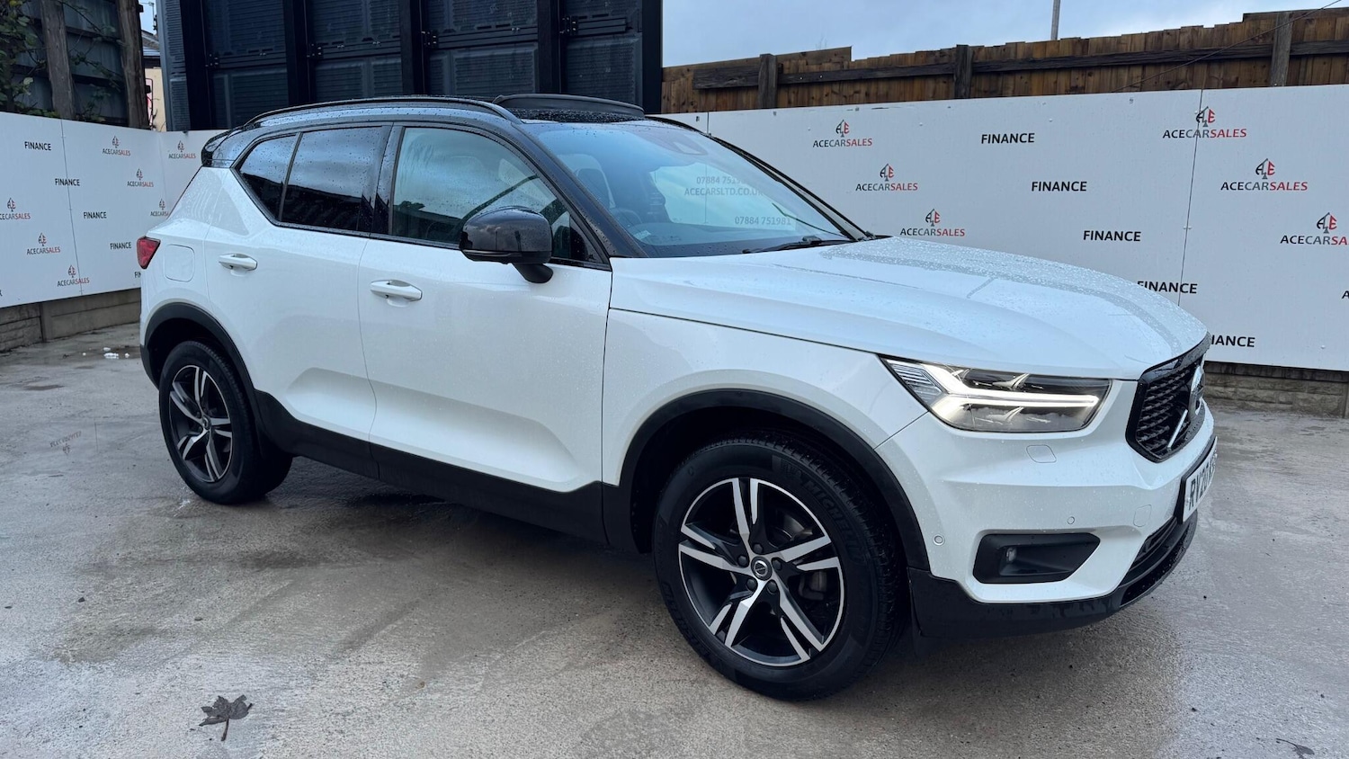 Used Volvo XC40 2020 for sale - 76620431: Photo 2