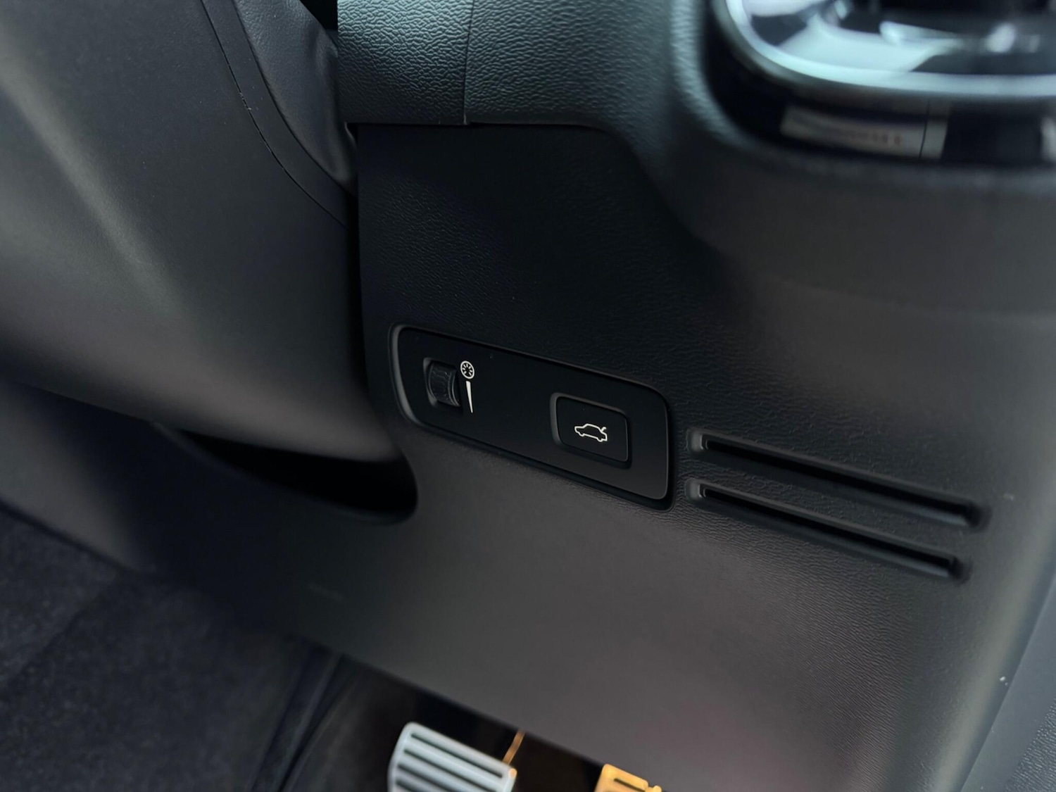 Used Volvo XC40 2020 for sale - 76620431: Photo 65