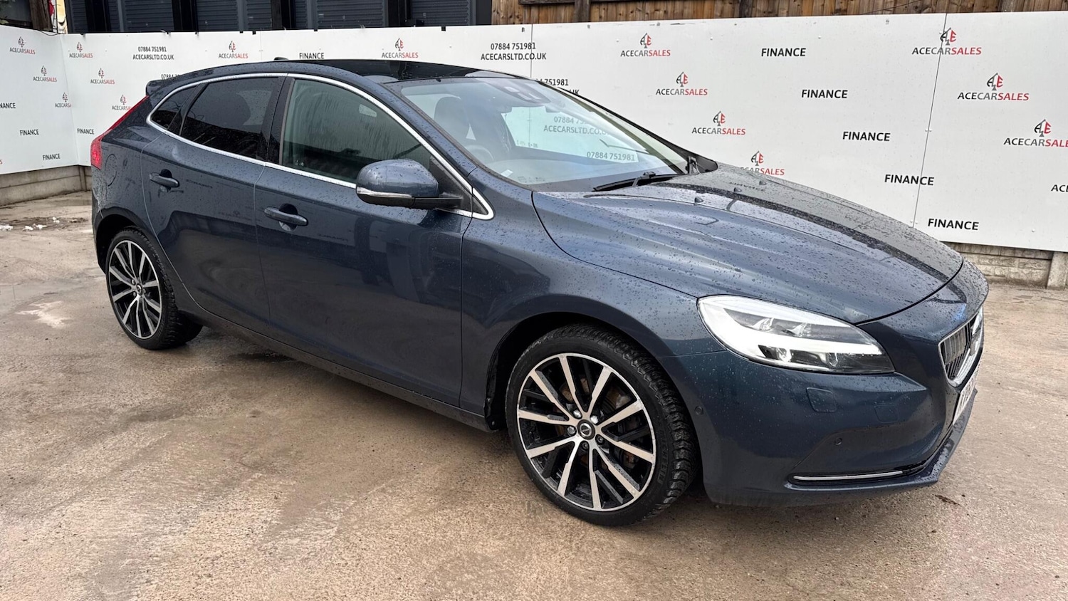 Used Volvo V40 2019 for sale - 76991359: Photo 2