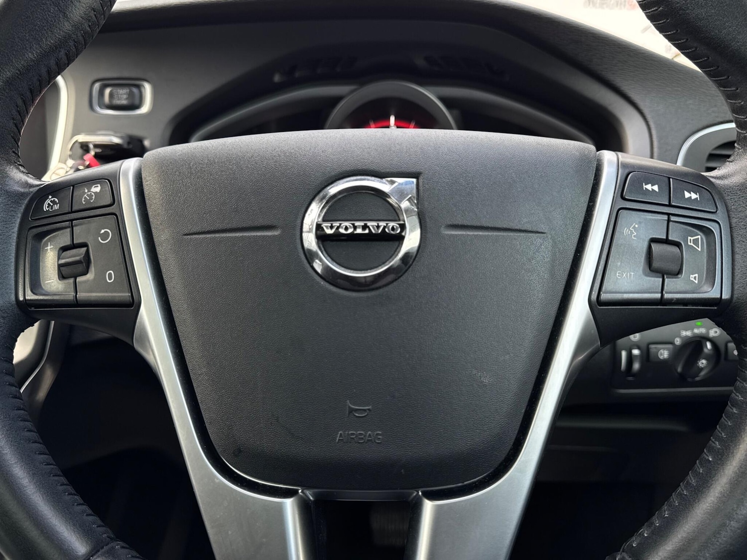 Used Volvo V40 2019 for sale - 76991359: Photo 31