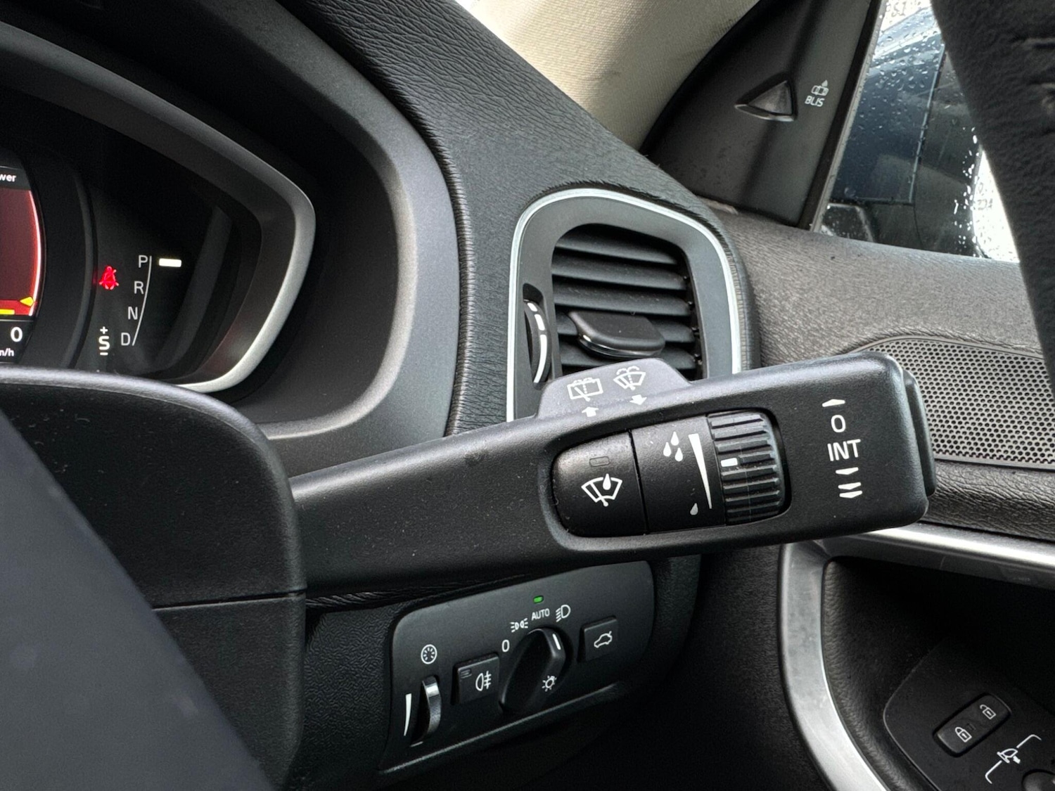 Used Volvo V40 2019 for sale - 76991359: Photo 33