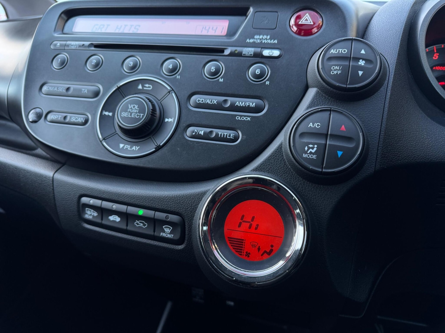 Used Honda Jazz 2015 for sale - 76646236: Photo 24