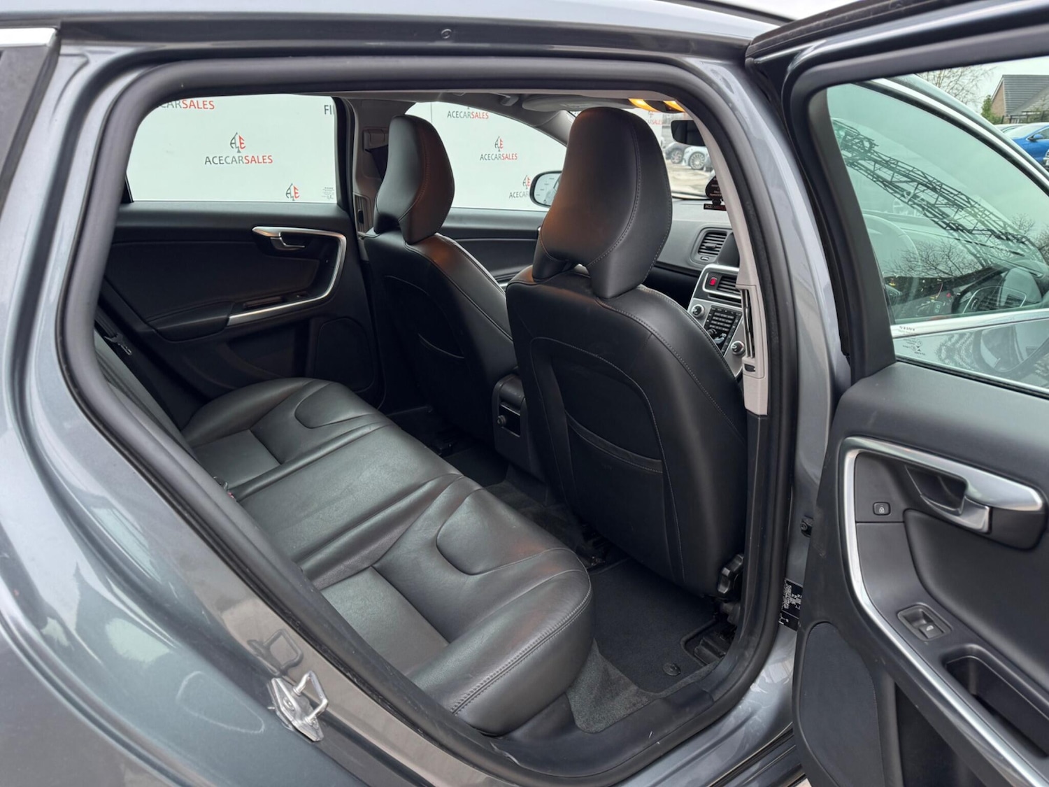 Used Volvo V60 2017 for sale - 77330739: Photo 13