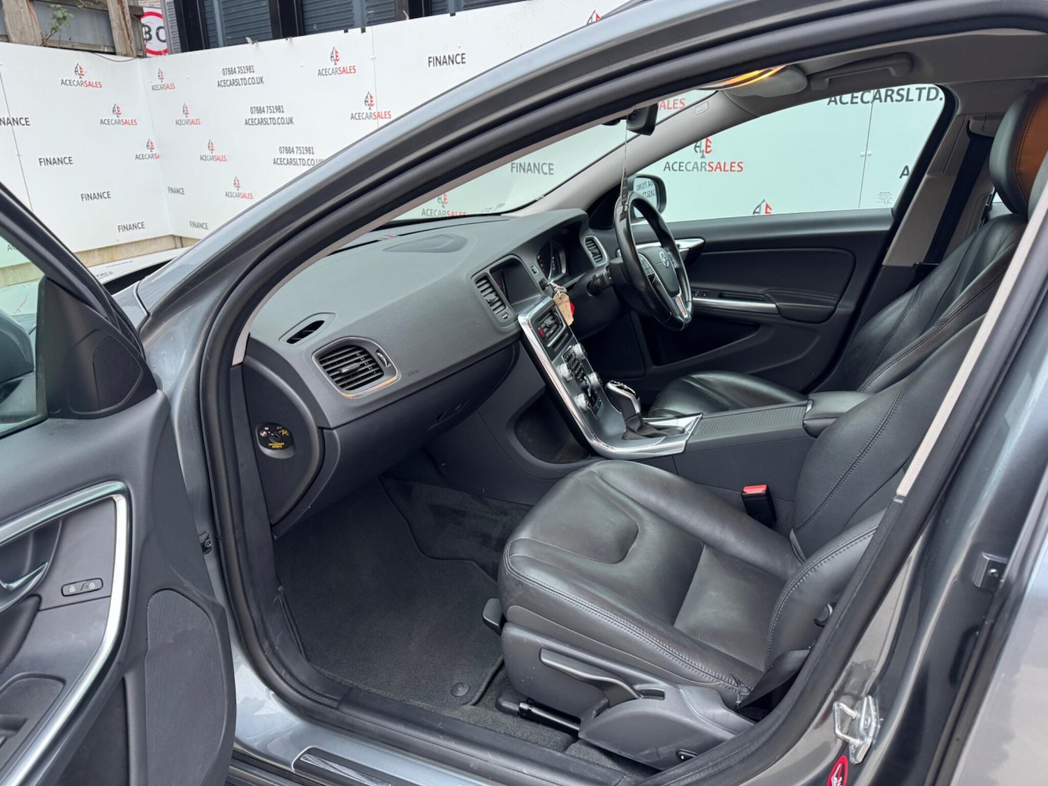 Used Volvo V60 2017 for sale - 77330739: Photo 17