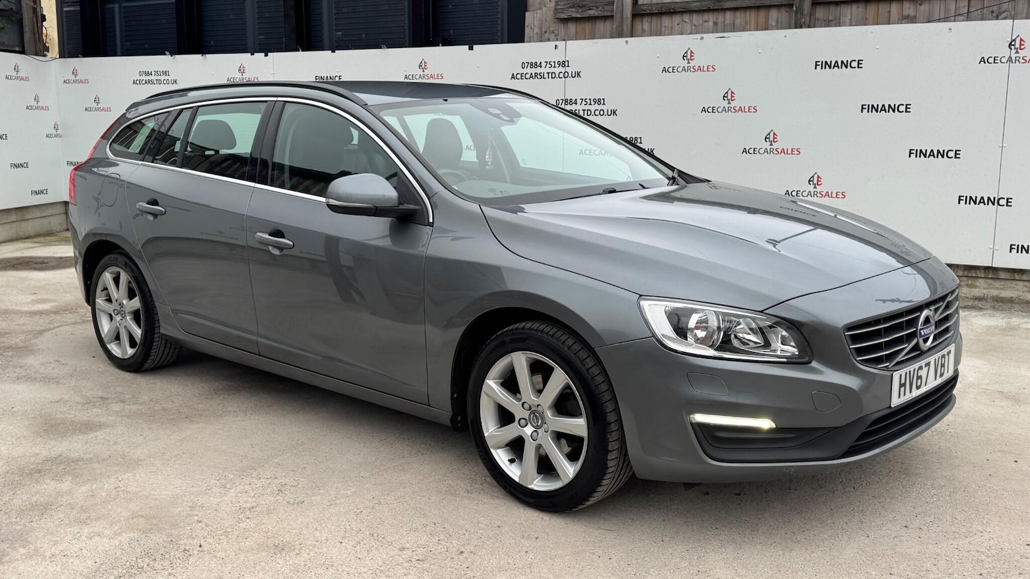 Used Volvo V60 2017 for sale - 77330739: Photo 2