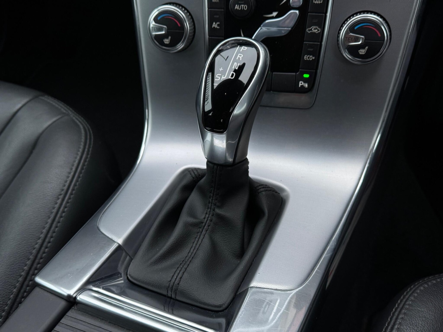 Used Volvo V60 2017 for sale - 77330739: Photo 26