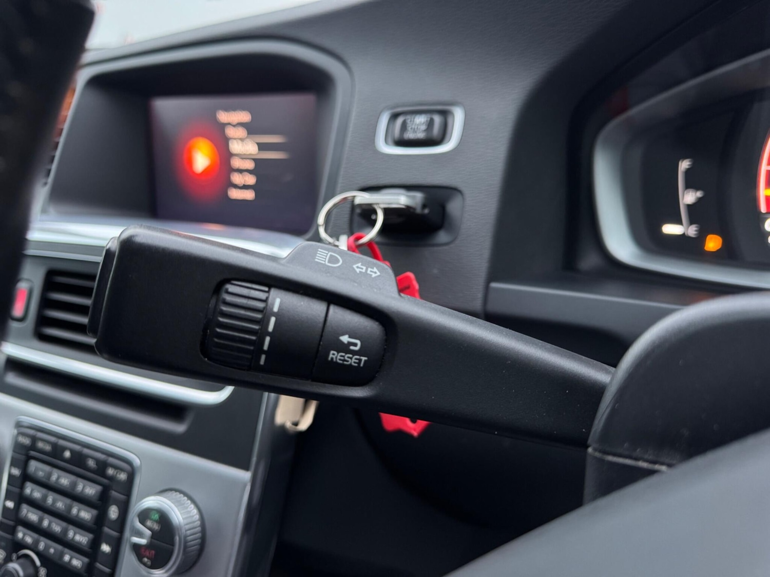 Used Volvo V60 2017 for sale - 77330739: Photo 28