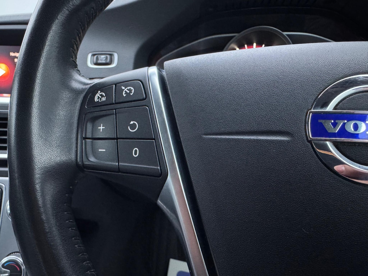 Used Volvo V60 2017 for sale - 77330739: Photo 29