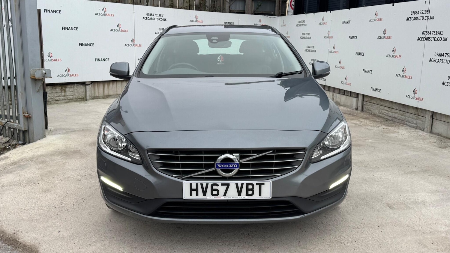 Used Volvo V60 2017 for sale - 77330739: Photo 3