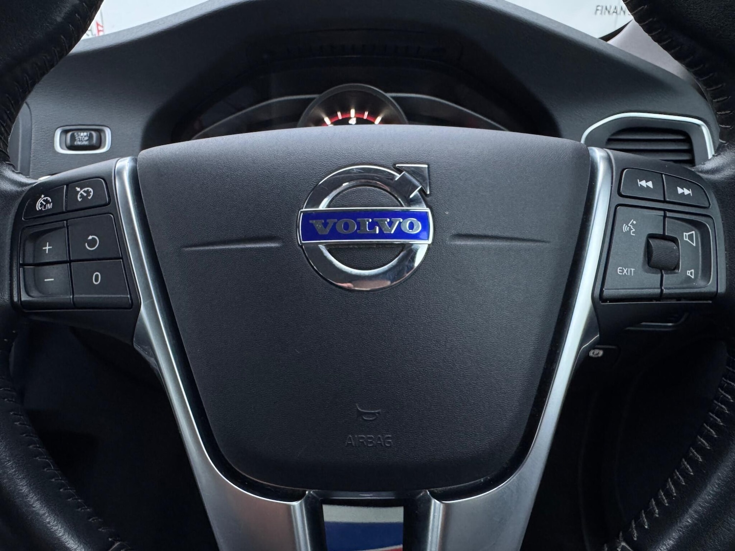 Used Volvo V60 2017 for sale - 77330739: Photo 30