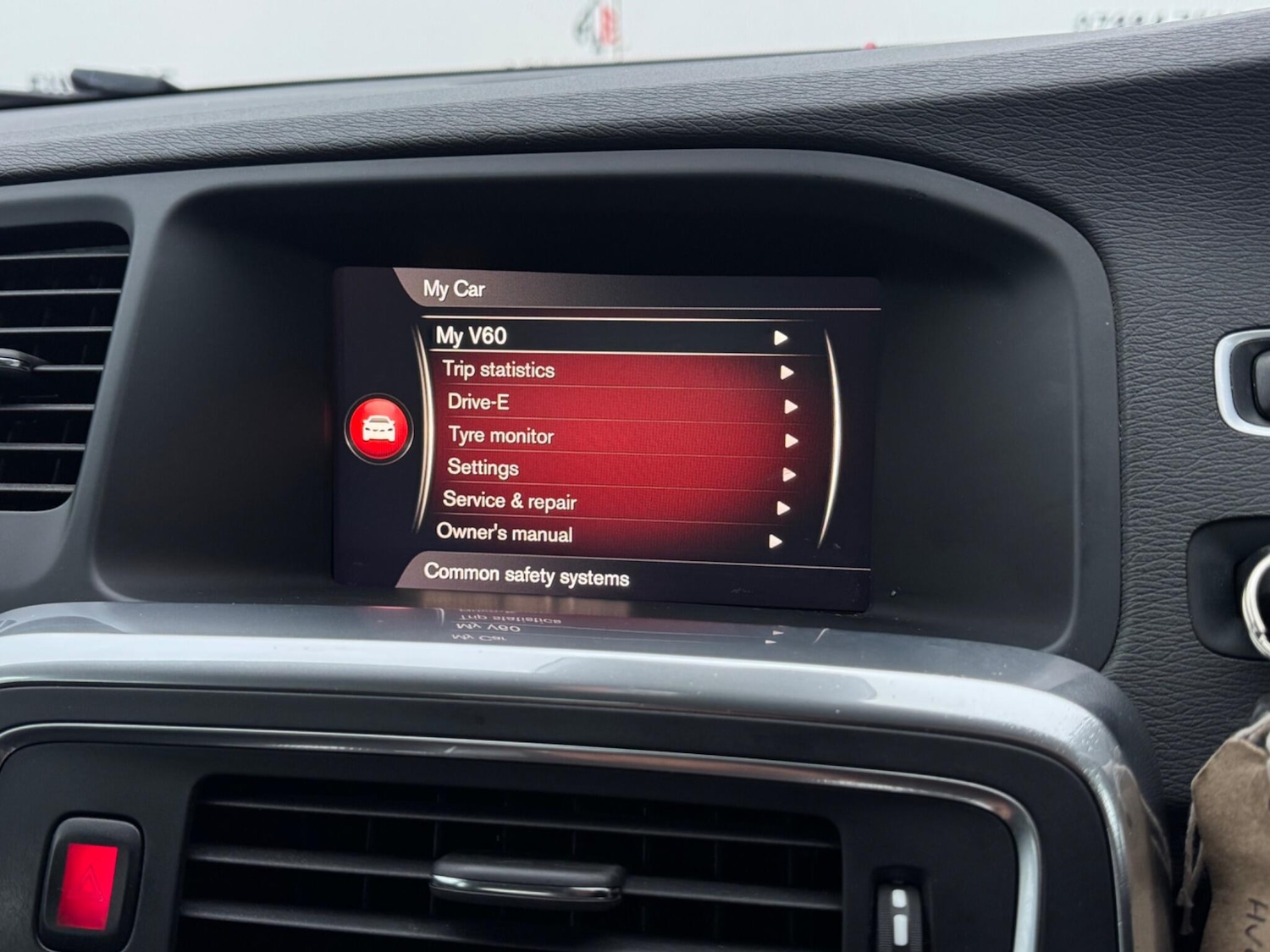 Used Volvo V60 2017 for sale - 77330739: Photo 36