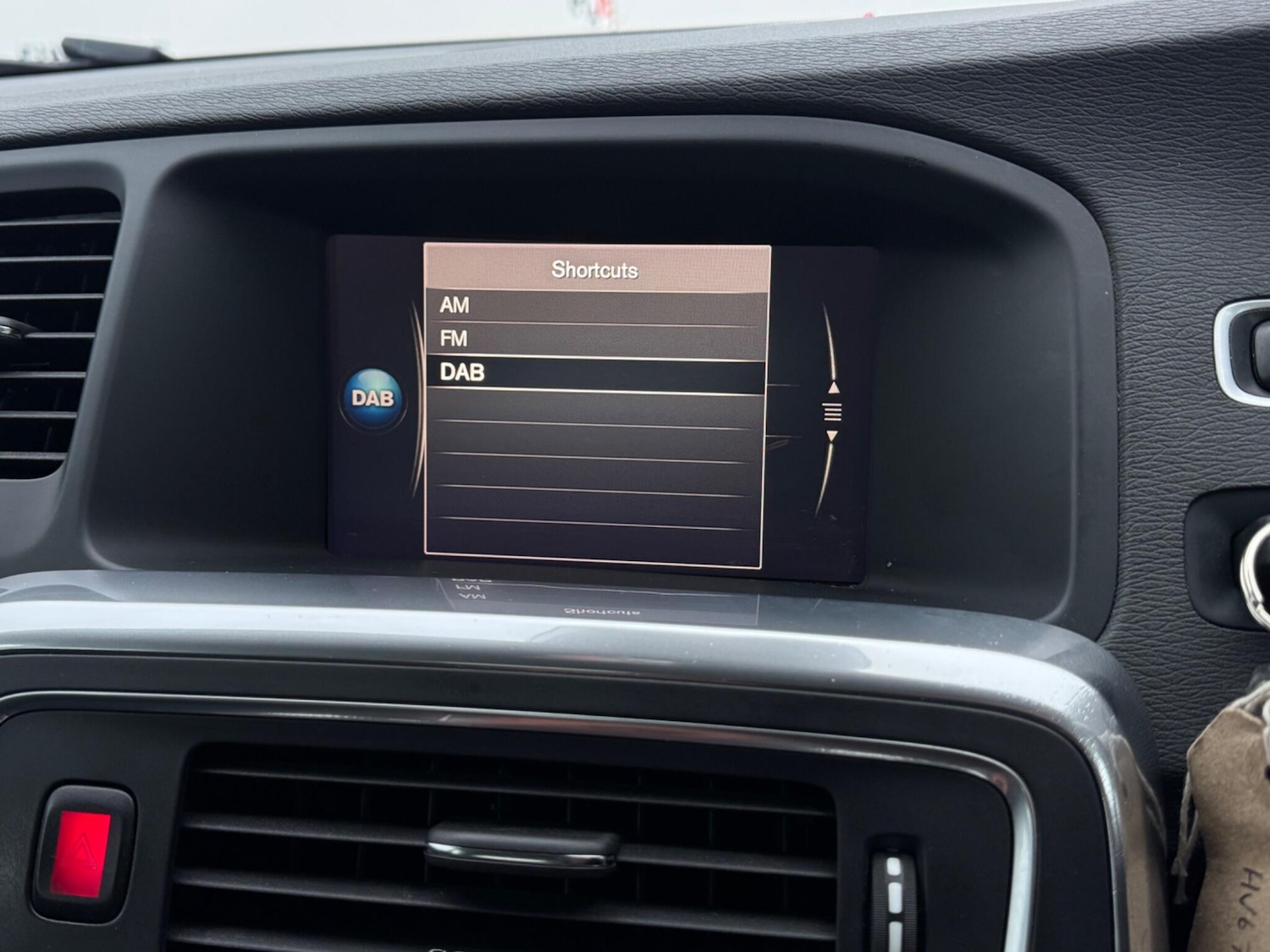 Used Volvo V60 2017 for sale - 77330739: Photo 40