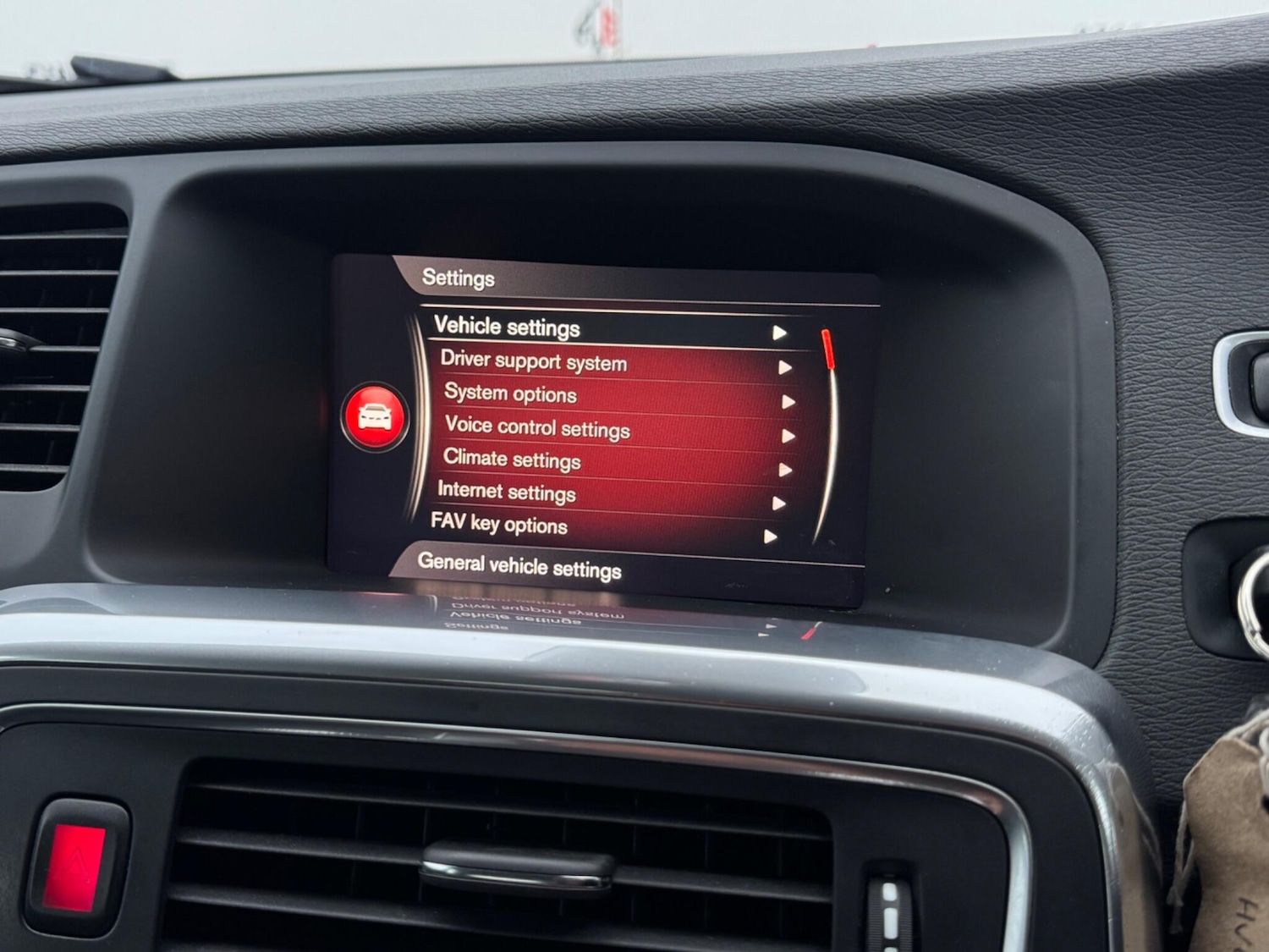 Used Volvo V60 2017 for sale - 77330739: Photo 43