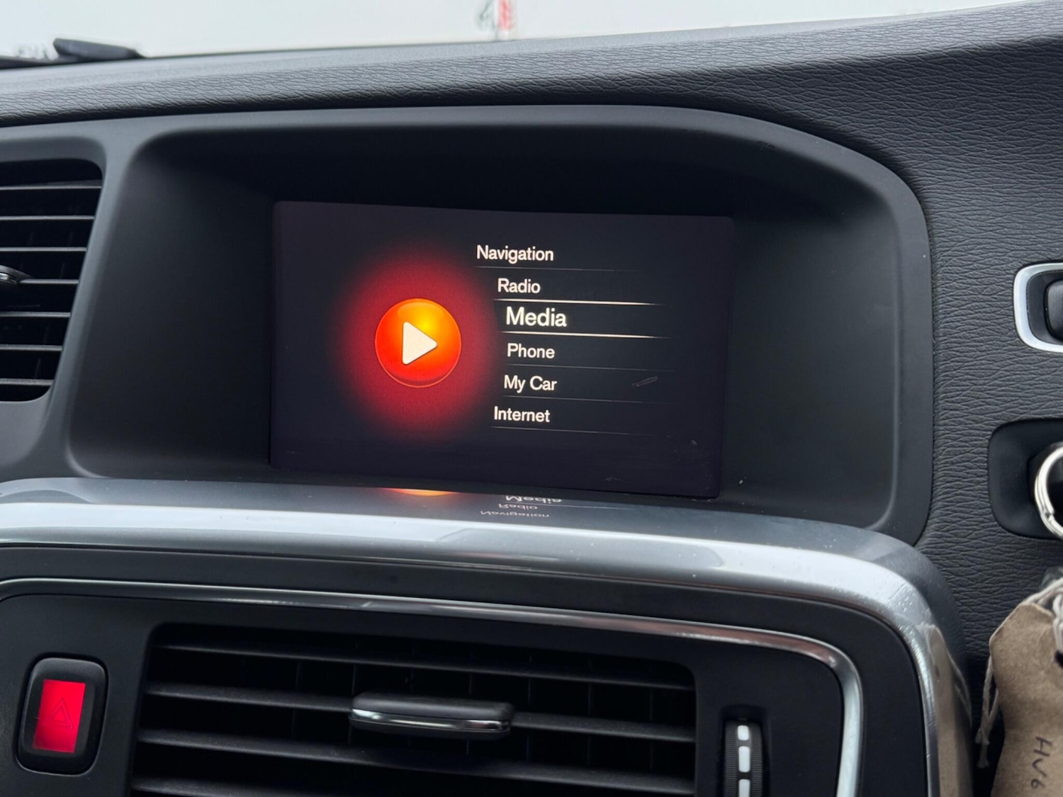 Used Volvo V60 2017 for sale - 77330739: Photo 47