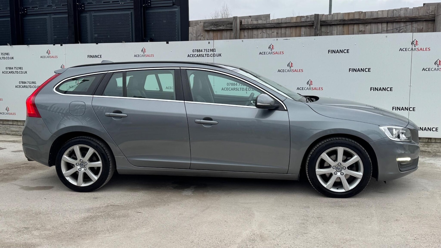 Used Volvo V60 2017 for sale - 77330739: Photo 9