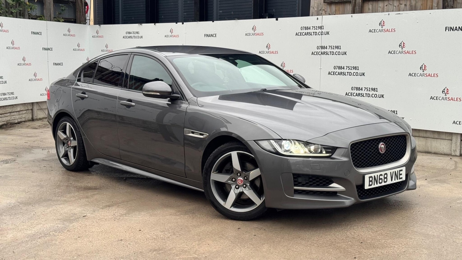 Used Jaguar XE 2018 for sale - 76549677: Photo 1