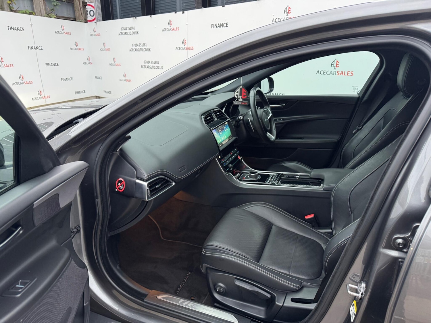 Used Jaguar XE 2018 for sale - 76549677: Photo 17