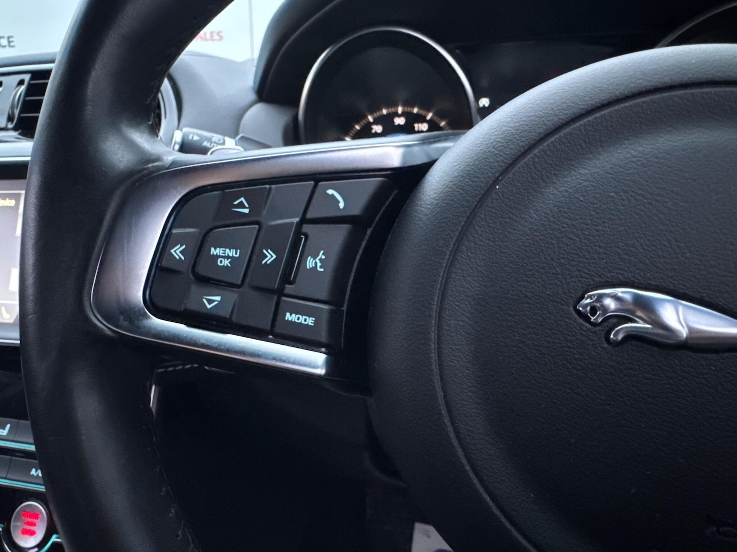 Used Jaguar XE 2018 for sale - 76549677: Photo 32