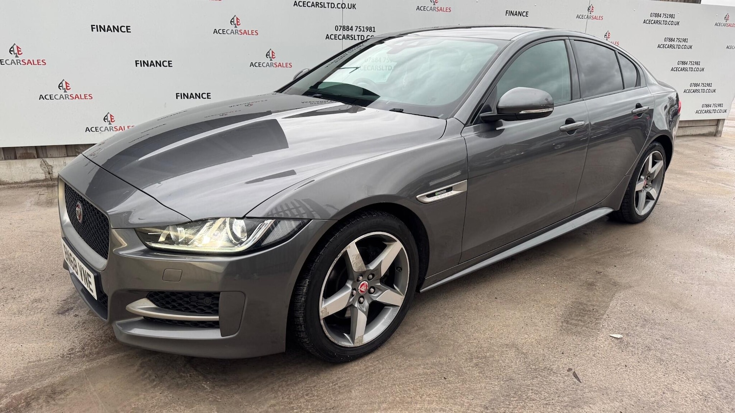 Used Jaguar XE 2018 for sale - 76549677: Photo 4