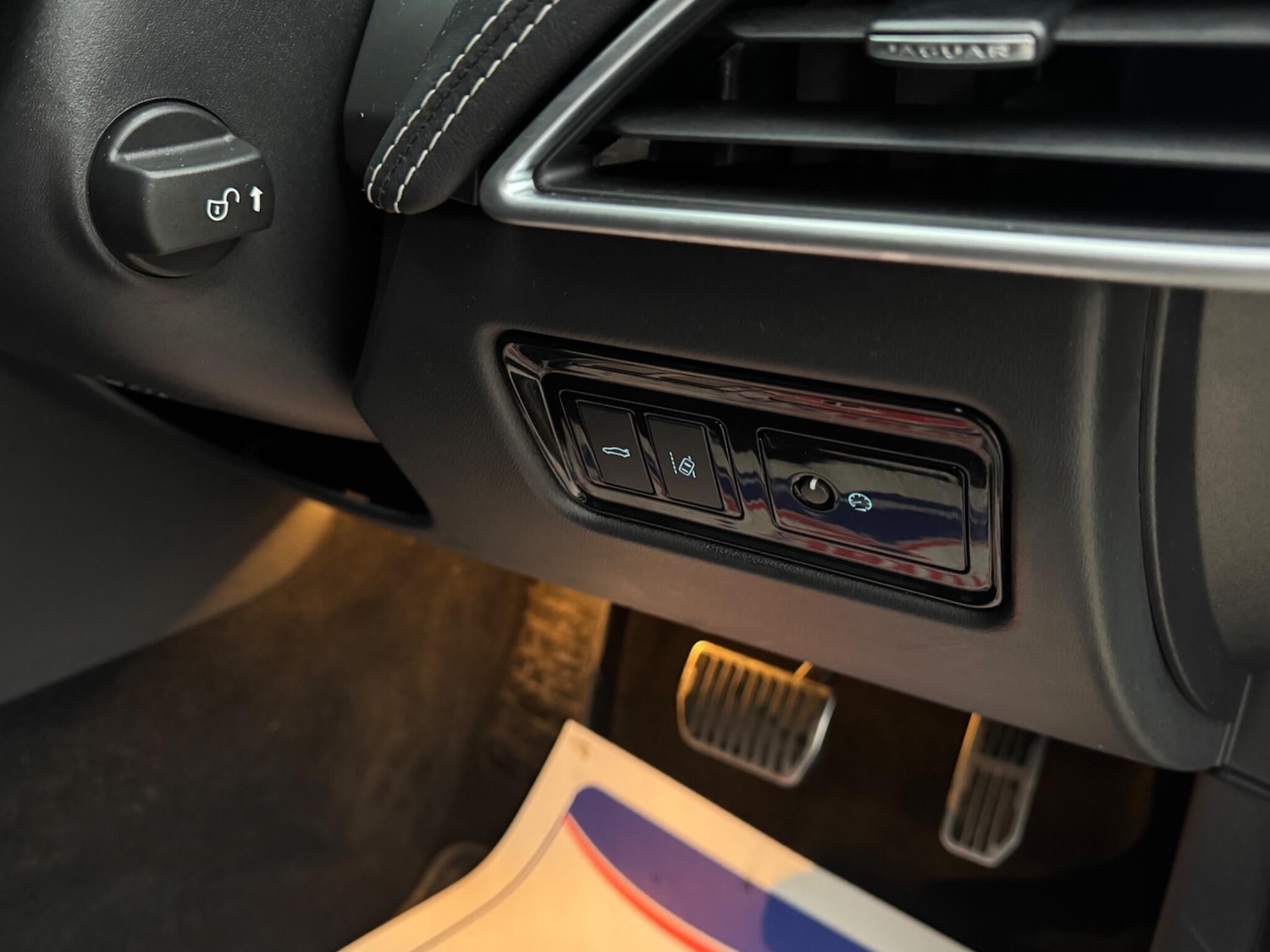 Used Jaguar XE 2018 for sale - 76549677: Photo 61