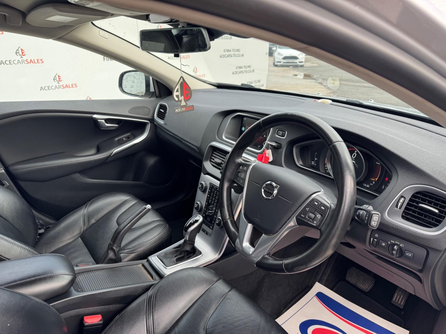 Used Volvo V40 2016 for sale - 76485260: Photo 10