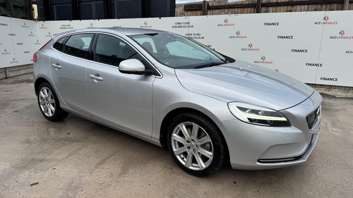 Used Volvo V40 2016 for sale - 76485260: Photo 2