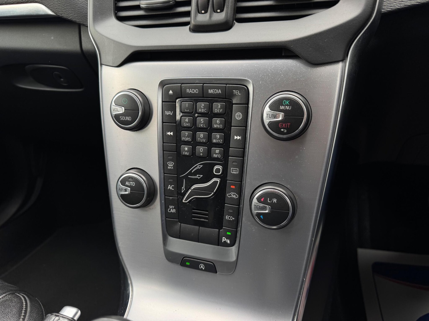 Used Volvo V40 2016 for sale - 76485260: Photo 25