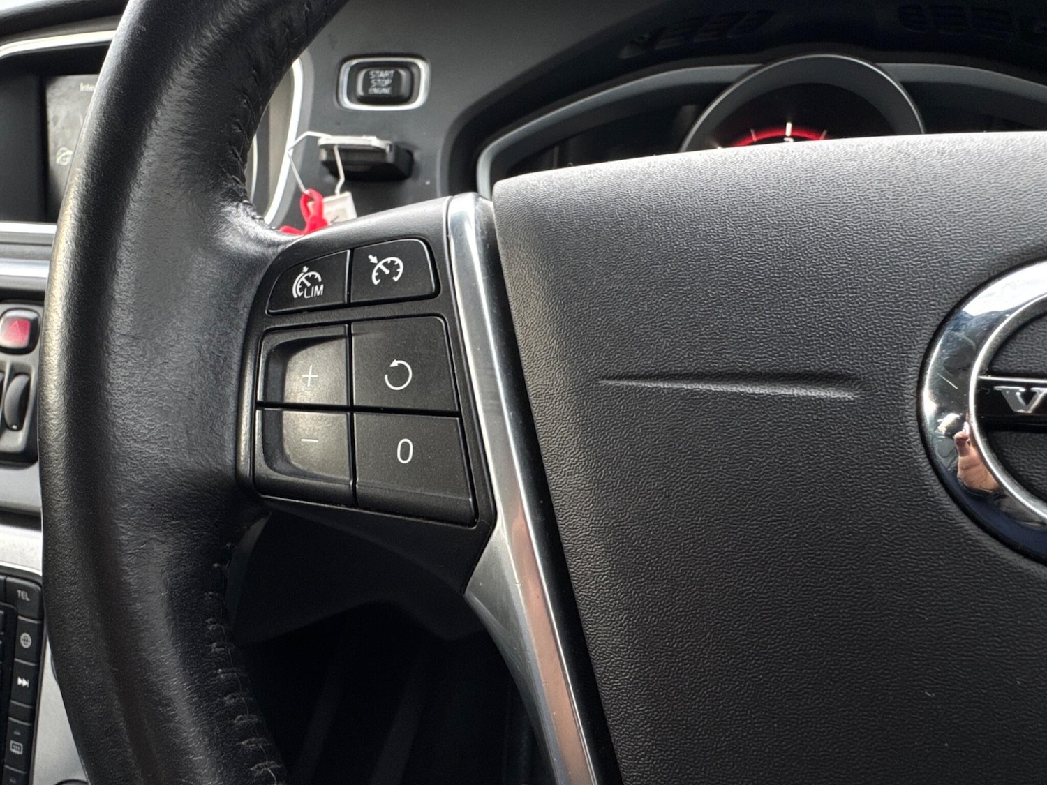 Used Volvo V40 2016 for sale - 76485260: Photo 29