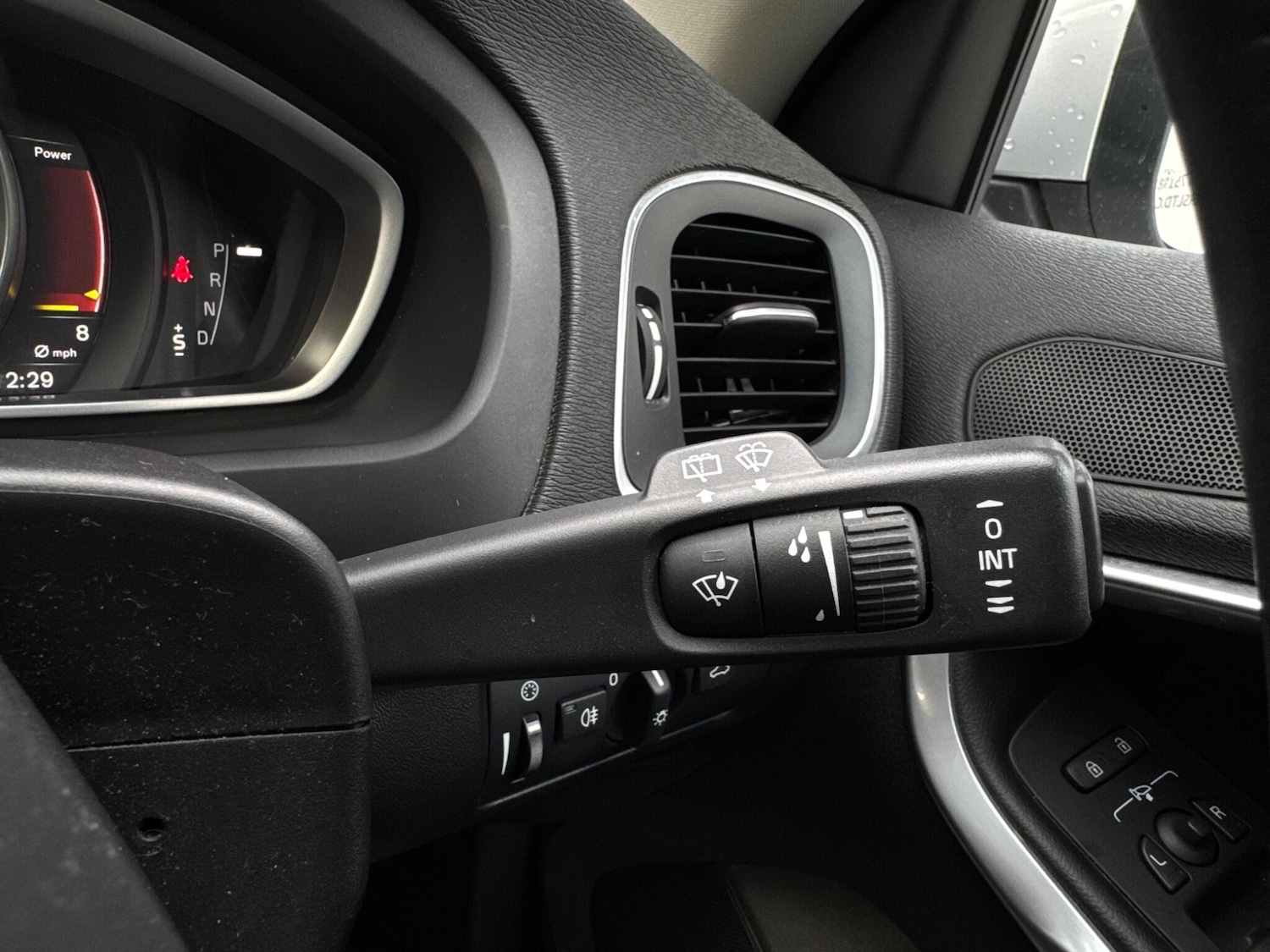 Used Volvo V40 2016 for sale - 76485260: Photo 32