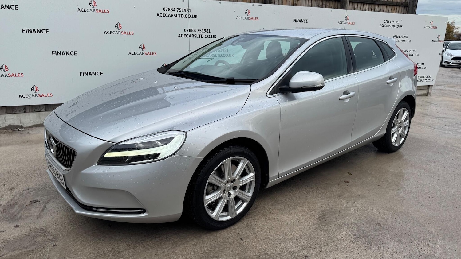 Used Volvo V40 2016 for sale - 76485260: Photo 4