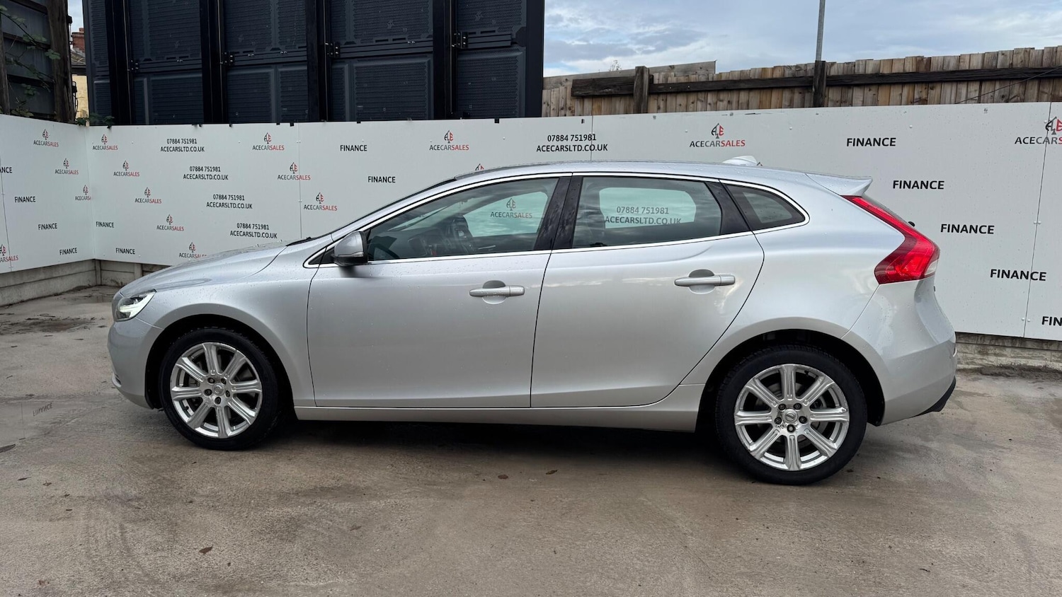 Used Volvo V40 2016 for sale - 76485260: Photo 5