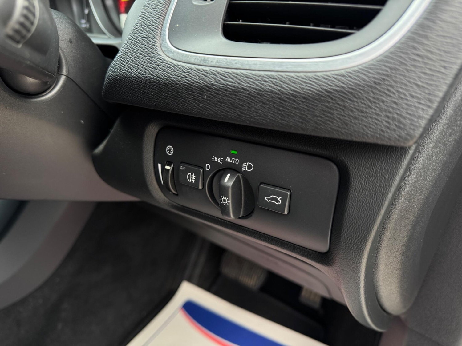 Used Volvo V40 2016 for sale - 76485260: Photo 54