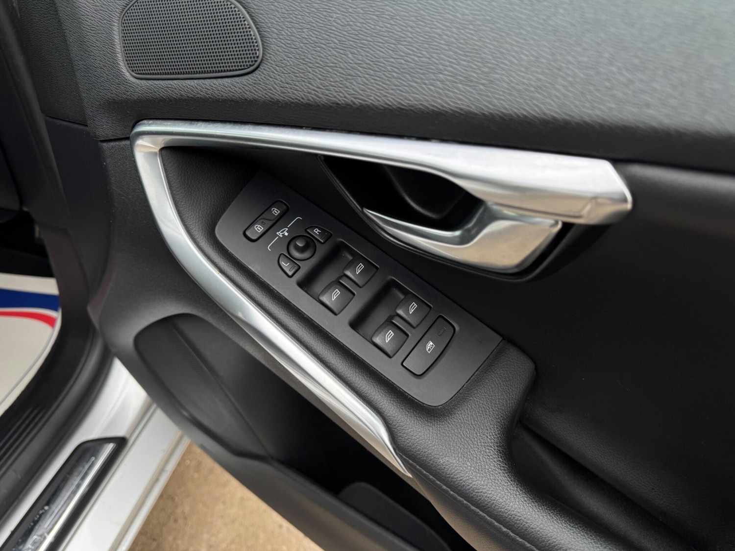 Used Volvo V40 2016 for sale - 76485260: Photo 55