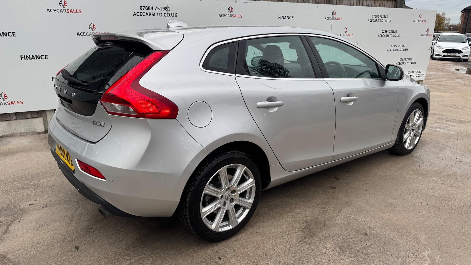 Used Volvo V40 2016 for sale - 76485260: Photo 8