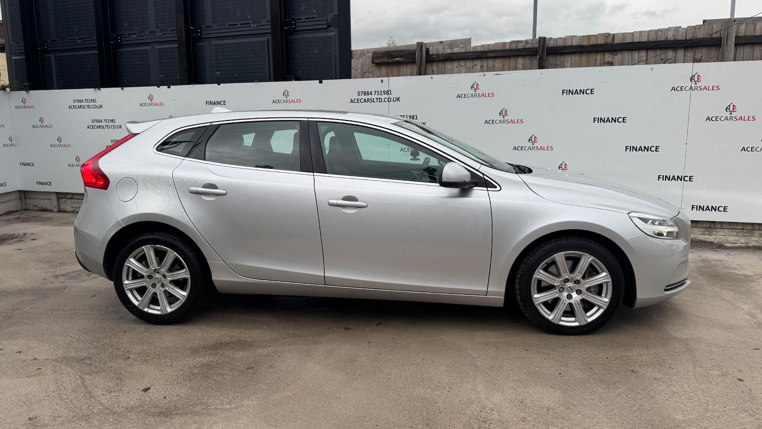 Used Volvo V40 2016 for sale - 76485260: Photo 9