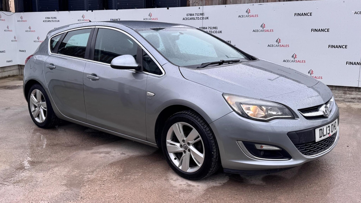 Used Vauxhall Astra 2013 for sale - 77559208: Photo 2